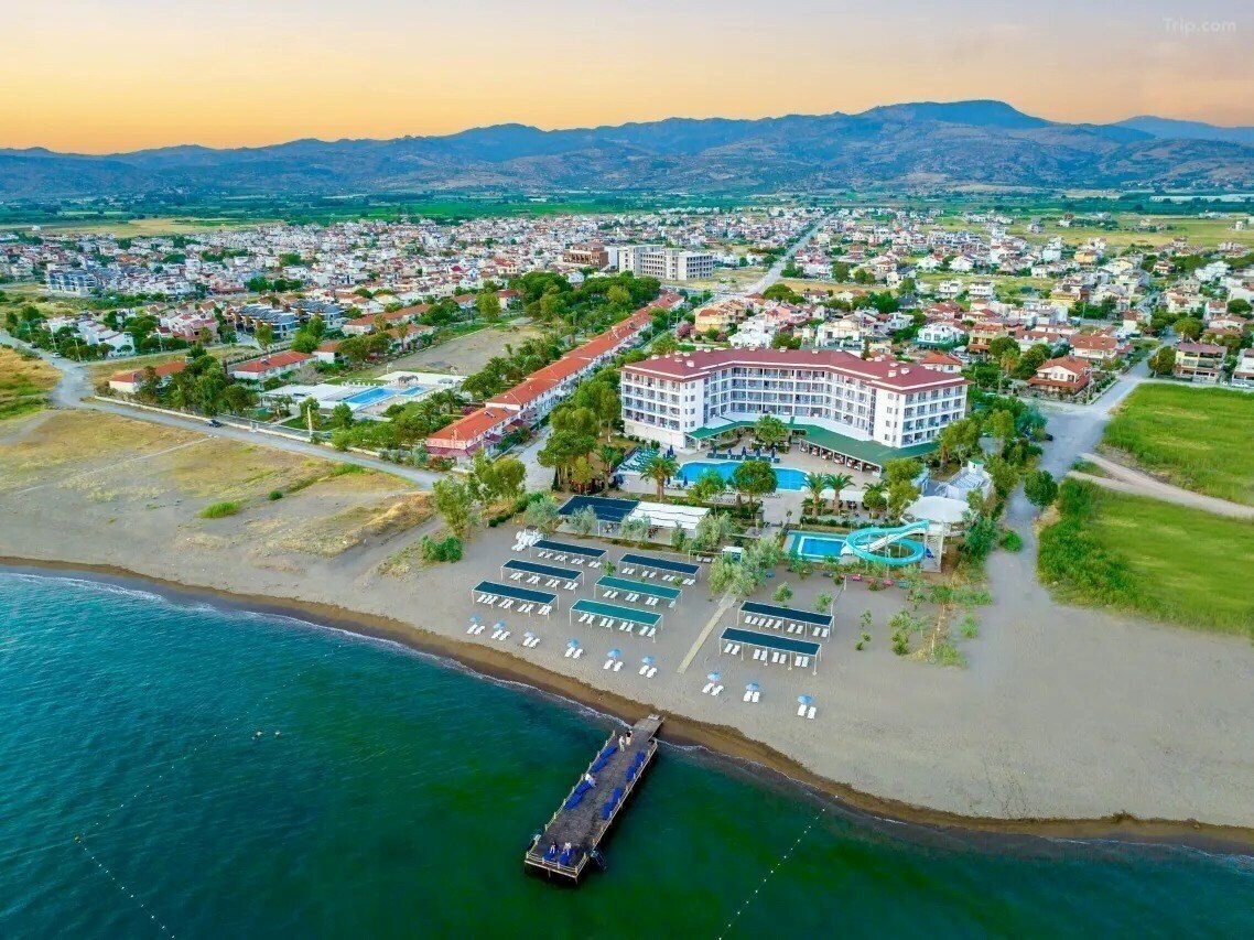 Готель Le Monde Beach Resort & SPA 4*